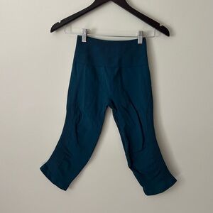 Lululemon Cropped Seamless Turquoise Leggings Size 2